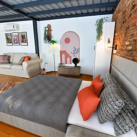 Cute Retro Balcony Ac Galata Apartment